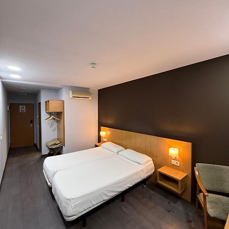 Hostal Mediterranea Madrid Exterior foto