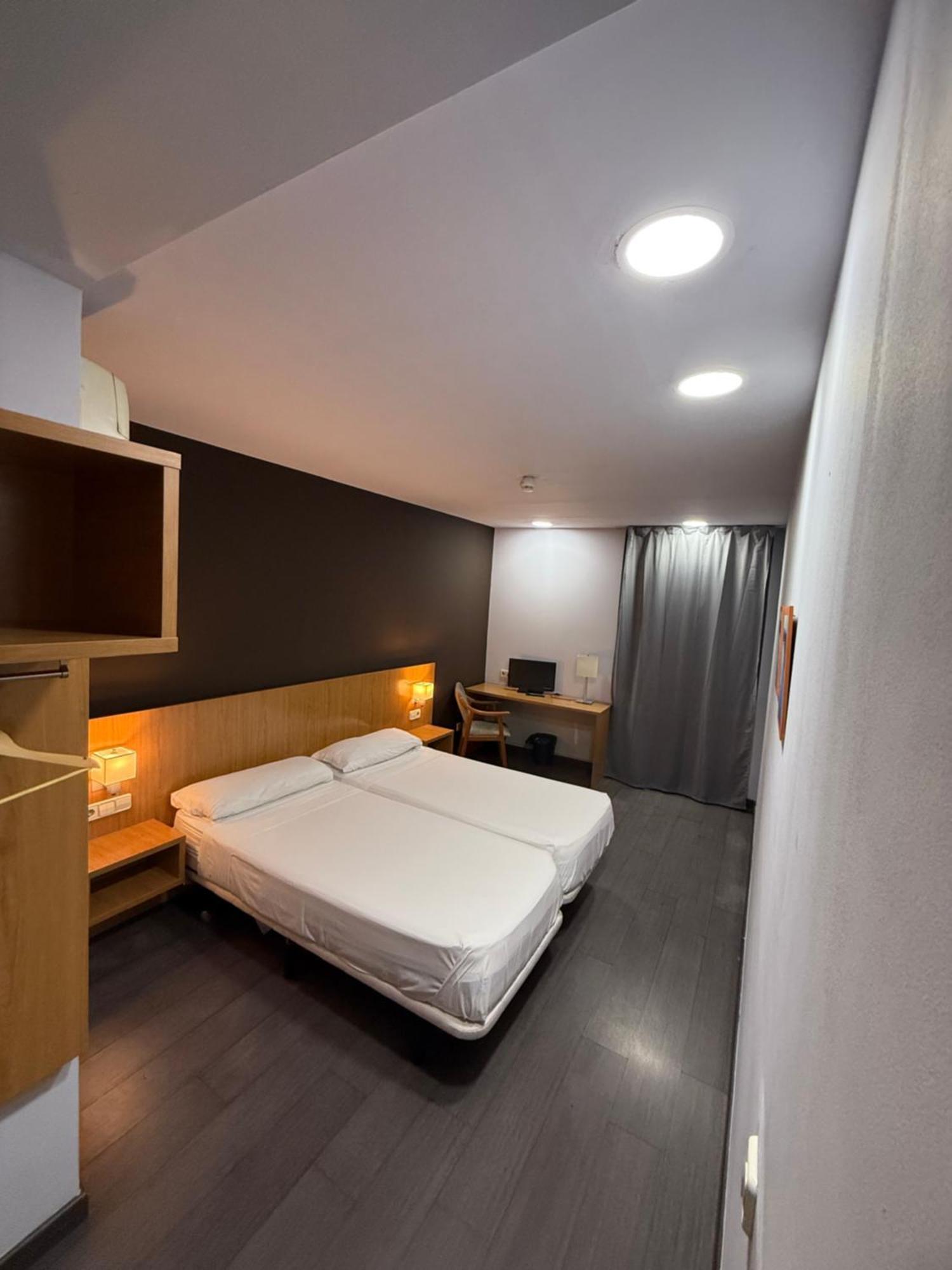 Hostal Mediterranea Madrid Exterior foto